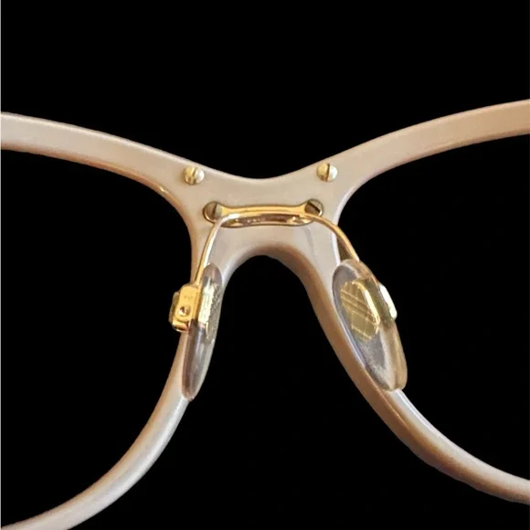 Burberry Semi-Transparent Tortoise Gold and Tan Sunglass Shades w/ Hard Case Burberry Semi-Transparent Tortoise Gold and Tan Sunglass  main image 3